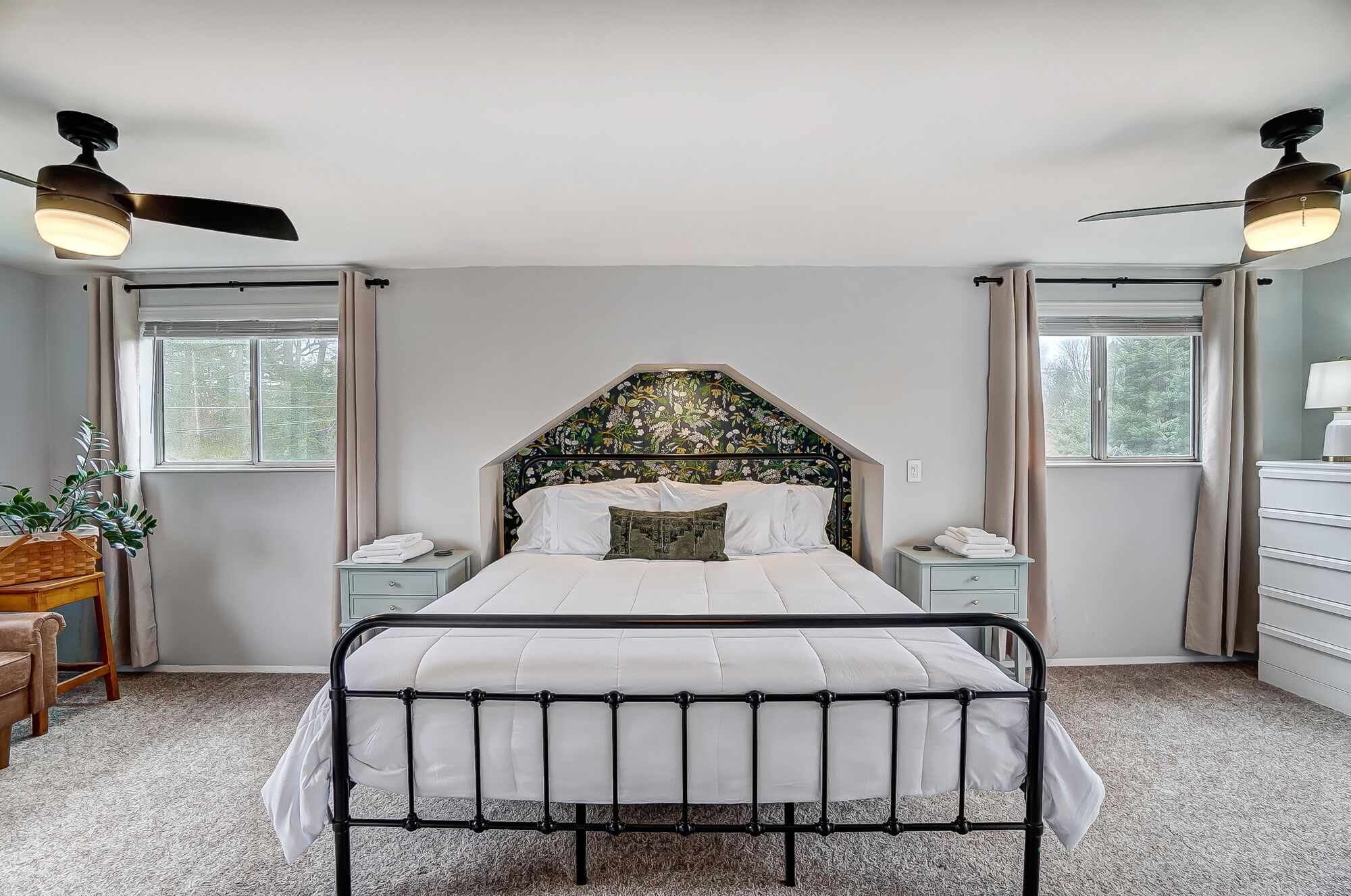 3 Schlafzimmer, Schreibtisch, Bügeleisen/Bügelbrett, WLAN