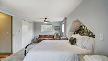 3 habitaciones, escritorio, tabla de planchar con plancha y wifi