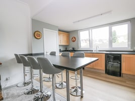 Cottage | Dining