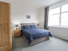 Cottage | 4 bedrooms, WiFi (free), individually decorated, individually furnished