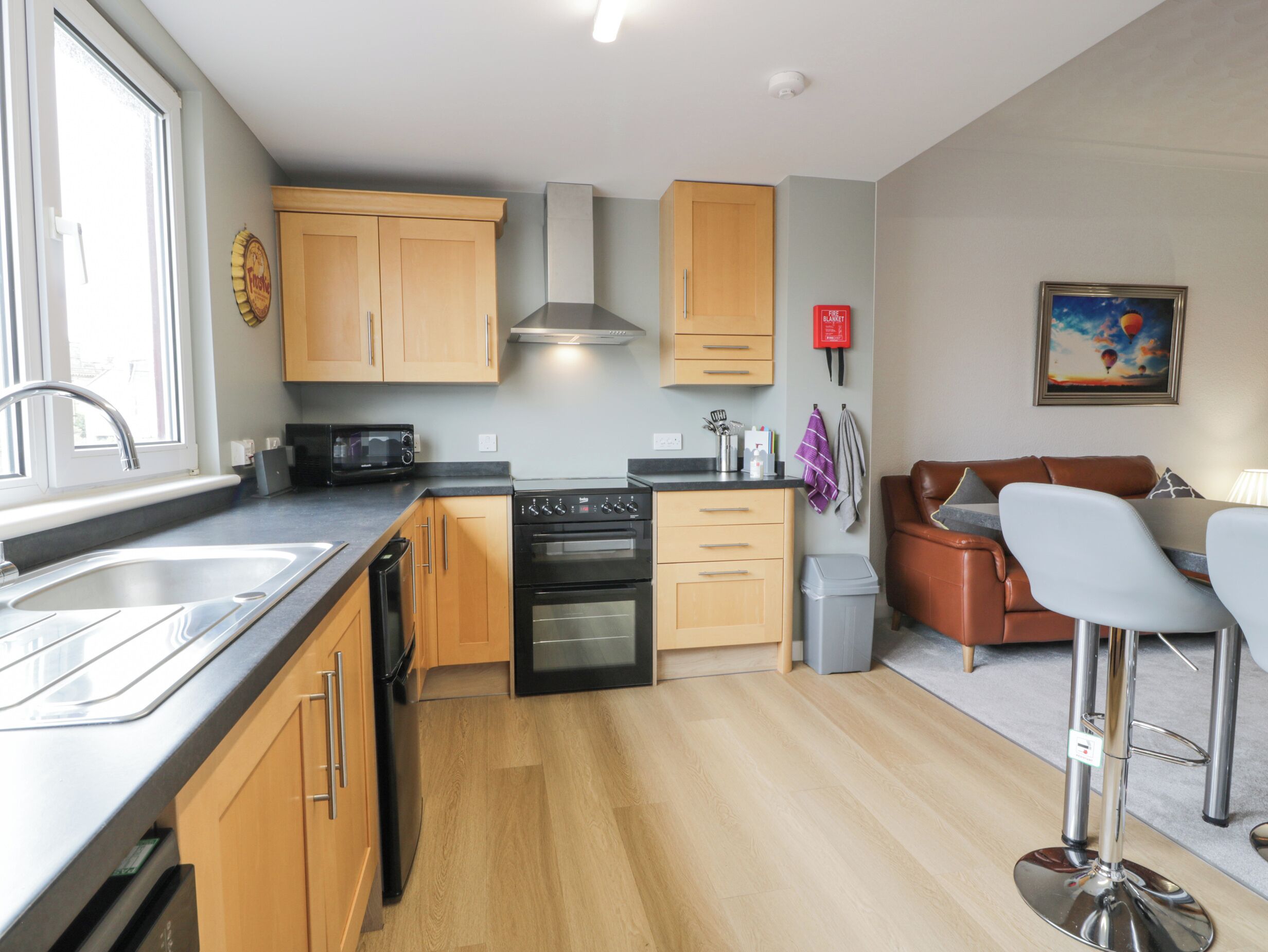 Cottage | Private kitchen | Fridge, dishwasher, electric kettle, toaster