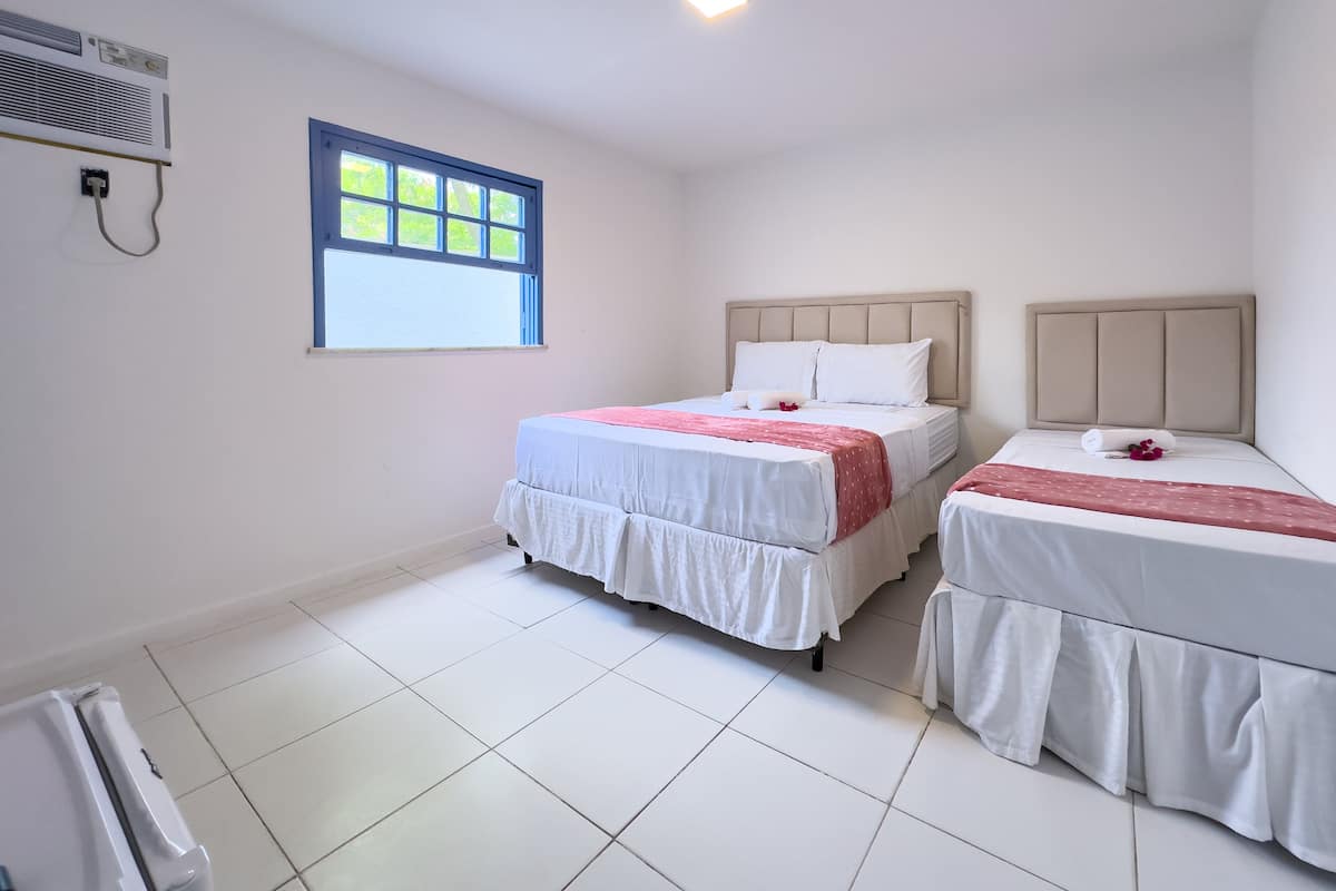 Economy Triple Room | Minibar, free WiFi, bed sheets