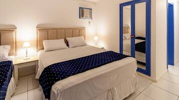 Superior-Dreibettzimmer, Terrasse, Gartenblick | Kostenloses WLAN, Bettwäsche