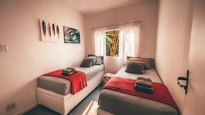 舒適雙床房, 私人浴室, 山間 | 高級寢具、Tempur-Pedic 床墊、獨特裝潢、布置獨特