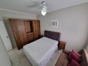 1 bedroom, iron/ironing board - Apartamento Confortável e Elegante na Praia (Guilhermina Praia Grande)