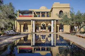 A heated pool - DAR BANATI - Beautiful and luxurious Villa in Marrakech (6 rooms / 12 guests) (Marrakech)