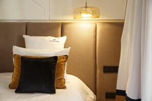 8 bedrooms, in-room safe, iron/ironing board, travel cot