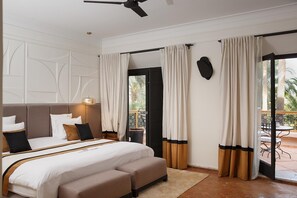 8 bedrooms, in-room safe, iron/ironing board, free WiFi - MAGGY ROSE - Contemporary Elegance: 8 Bedrooms, Heated Pool, and Jacuzzi Bliss (Marrakech)