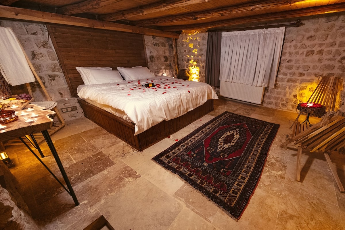 Premium kamer, 1 kingsize bed, uitzicht op bergen | Lakens van Egyptisch katoen, luxe beddengoed, donzen dekbedden