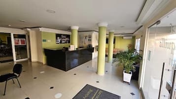 Quầy tiếp tân