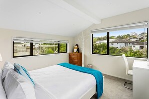 Unclassified image, 2 of 49, button - Grand Retreat with spa pool and parking (Auckland North Shore)