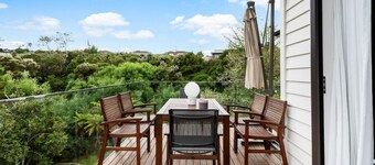 Grand Retreat with spa pool and parking