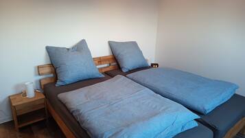 2 bedrooms, travel crib, free WiFi, bed sheets