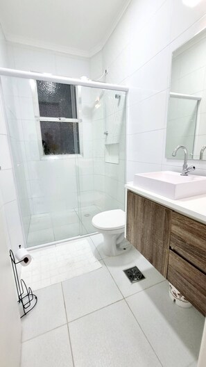Hair dryer, toilet paper - Apto com Linda Vista Para o Mar (Guilhermina Praia Grande)