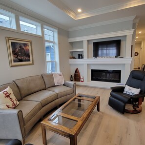 Smart TV, fireplace