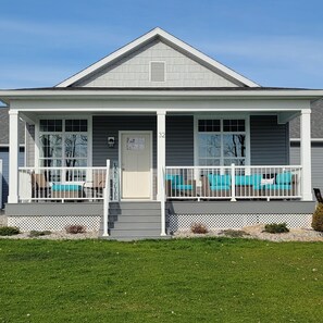 Exterior - Views! Amenities! Comfort! Waterview at Bay Point. (Lakeside Marblehead)