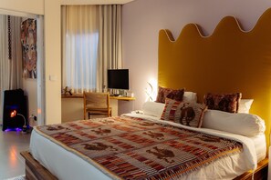 3 bedrooms, desk, WiFi, bed sheets