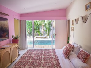 3 bedrooms, desk, WiFi, bed sheets