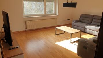 Smart TV, table tennis