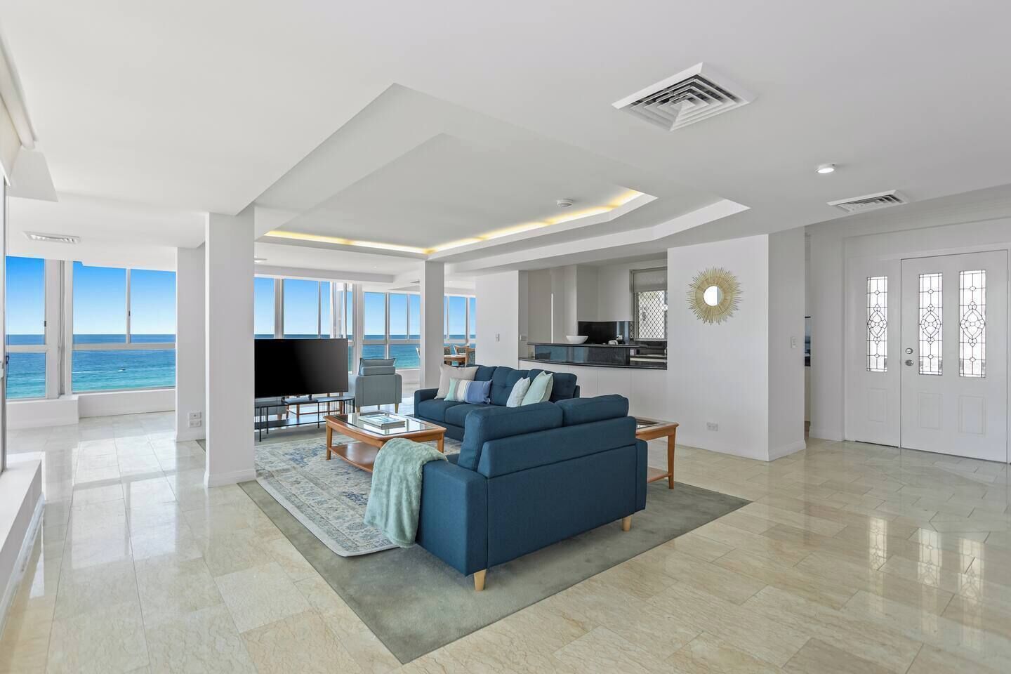 The Wave Watcher A Breathtaking Oceanfront Haven - Surfers Paradise