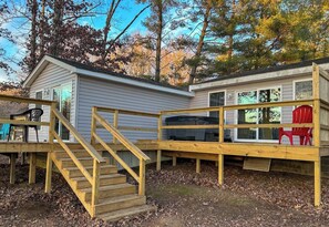 Property grounds - Lakefront Cottage with Hot Tub & Views! (Brookport)