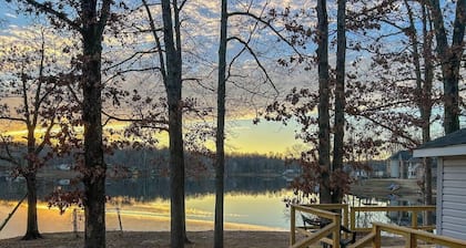 Lakefront Cottage with Hot Tub & Views!