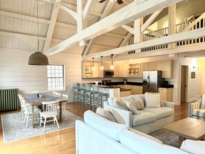 Interior - Gorgeous new mid-coast listing! Large, family friendly home, perfect location! (Rockport)