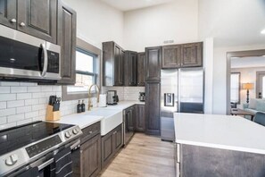 Private kitchen - 10 min from Broadway/Airport! (Nashville)