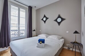 Iron/ironing board, free WiFi, bed sheets - Alma - Studio Apartment, Sleeps 2 (Paris)