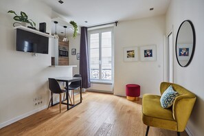 Interior - Alma - Studio Apartment, Sleeps 2 (Paris)