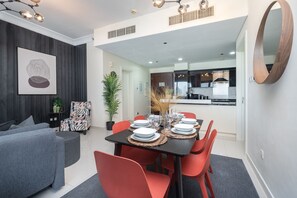 Apartment, 3 Schlafzimmer, Balkon, Stadtblick | Speisen