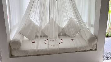 2 bedrooms, in-room safe, desk, iron/ironing board