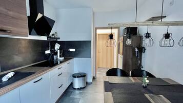 Kühlschrank, Ofen, Herdplatte, Geschirrspüler