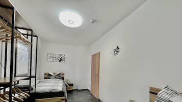 2 Schlafzimmer, Schreibtisch, Bügeleisen/Bügelbrett, WLAN