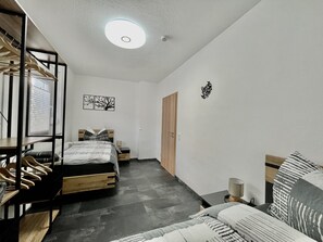 2 quartos, escrivaninha, ferros/tábuas de passar roupa, Wi-Fi