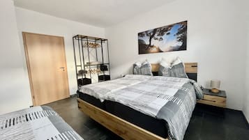 2 Schlafzimmer, Schreibtisch, Bügeleisen/Bügelbrett, WLAN