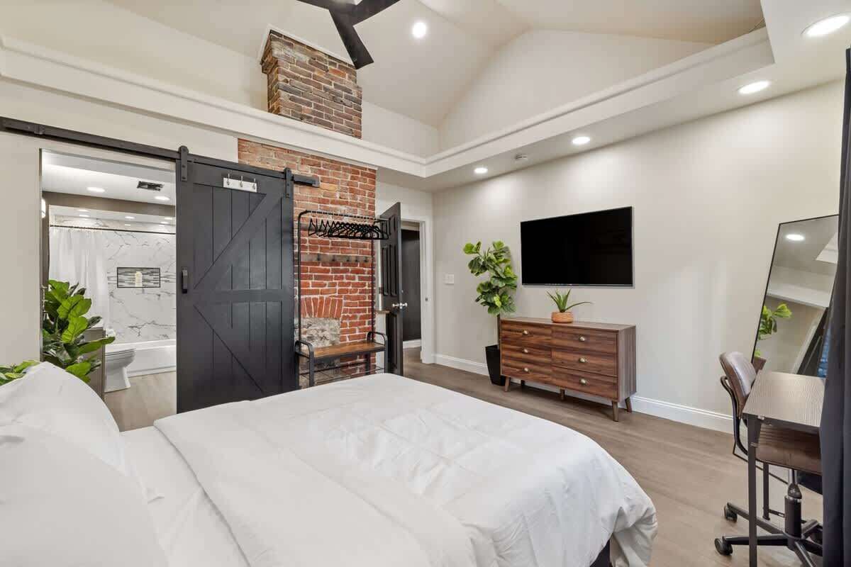 4 bedrooms, iron/ironing board, travel crib, WiFi