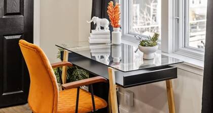 The Colorful Abode with Deck in Mt Washington