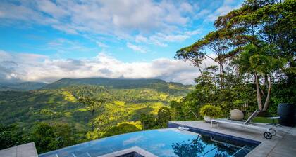 Peaceful villa, 3 bdrs with amazing mountain views!