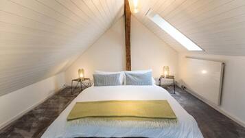 3 habitaciones, escritorio, tabla de planchar con plancha y wifi