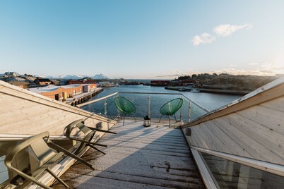 In the middle of Lofoten! Unique and spacious dockside apartment.