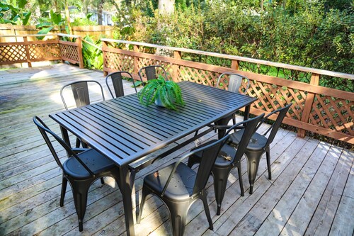 Modern City Haven with Expansive Back Deck and Yard – Sleeps 9