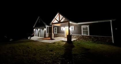 YOUR LAKE ESCAPE AWAITS...walk to Boat Ramp...sleeps 12, with plenty of parking