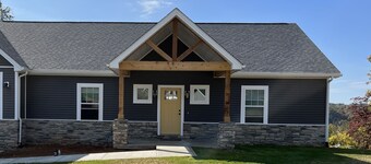 FAMILY LAKE ESCAPE AWAITS. Walk to Boat Ramp. Sleeps 12, with plenty of parking