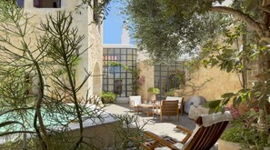 Outdoor dining - Historic Venetian Castle 15th Century - IDEAL FOR FAMILY EVENTS - RETREATS (Μαρουλάς)