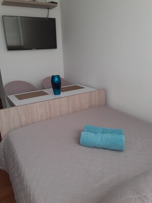 1 bedroom, iron/ironing board, WiFi, bed sheets