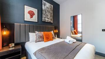 Dusche, kostenlose Toilettenartikel, Haartrockner, Handtücher