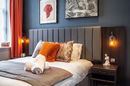 1 habitación, cortinas blackout y sistema de insonorización