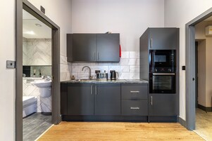 Cortinas blackout y sistema de insonorización 