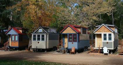 Charming Couples’ Escape – The Rusty Aspen Tiny Home in Lyons, CO